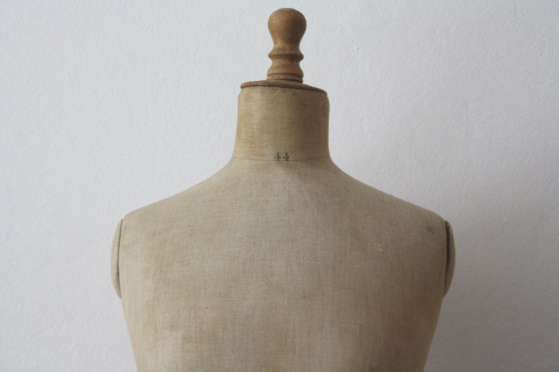 FRENCH MANNEQUIN // Vintage dress form