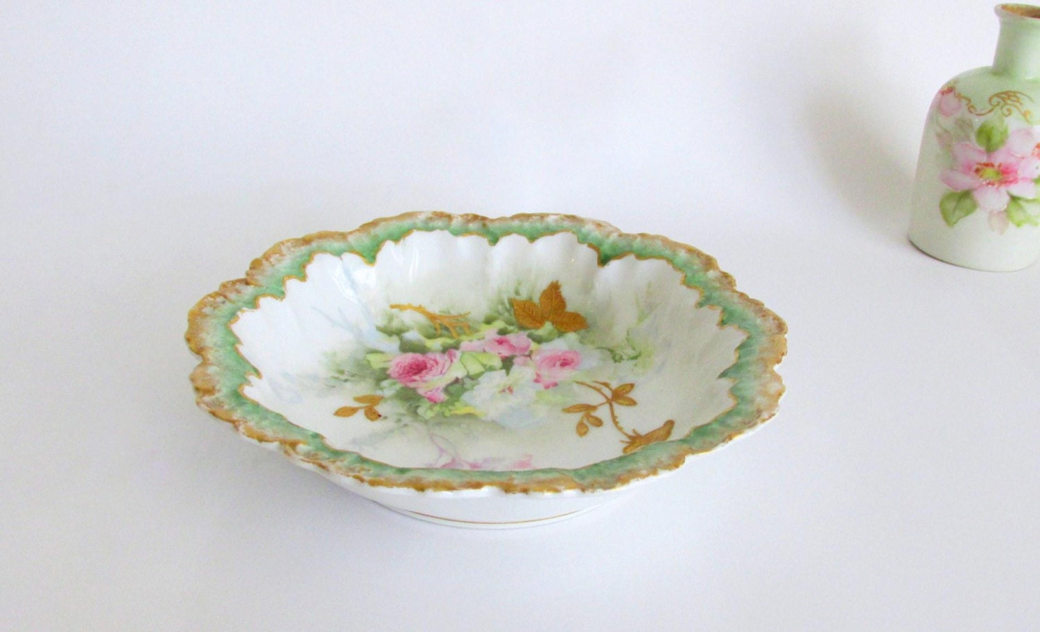 Porcelain Limoges Berry Bowl. Gold Decoration. Pink Roses