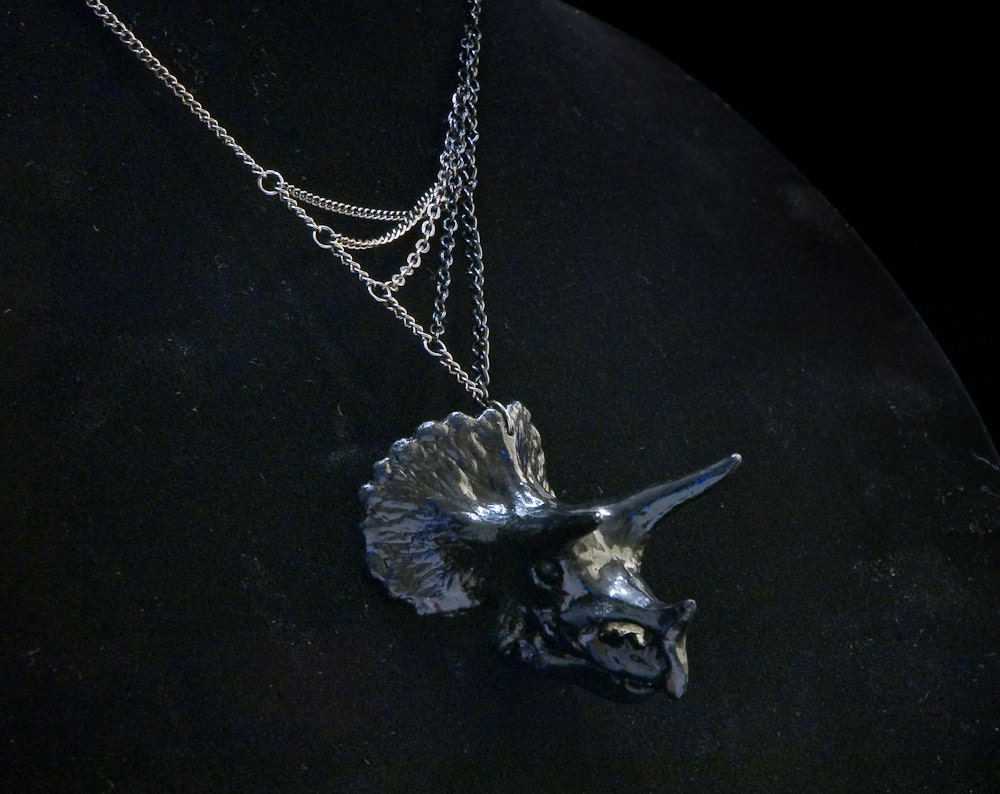 black painted plastic triceratops skull with asymmetrical gunmetal and black toned chain gradient // short plastic dinosaur skull necklace