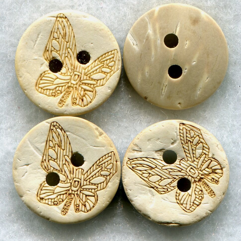 Coconut Wood Buttons Decorated Wooden Buttons 15mm (5/8 inch) Set of 4 /BT100 - GloriaPatreSpinNKnit