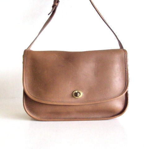 vintage Coach Leather Crossbody bag purse. by pascalvintage