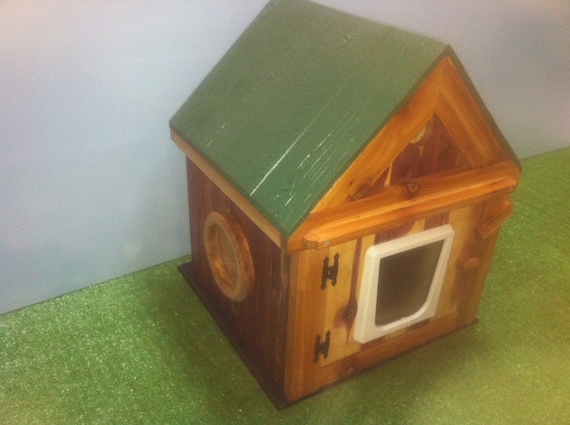 Heated Cedar Outdoor Cat House/2 doors,shelter,bed,condo,sanctuary