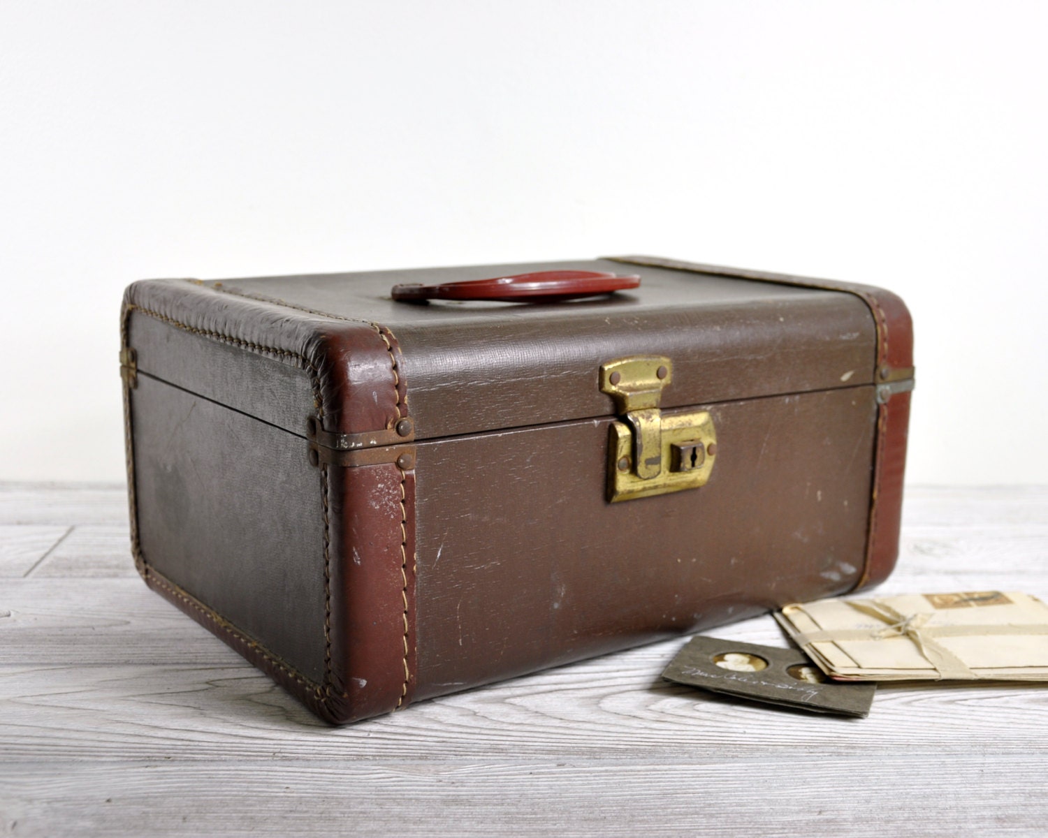 Vintage Cosmetic Train Case / Vintage Luggage / by HavenVintage