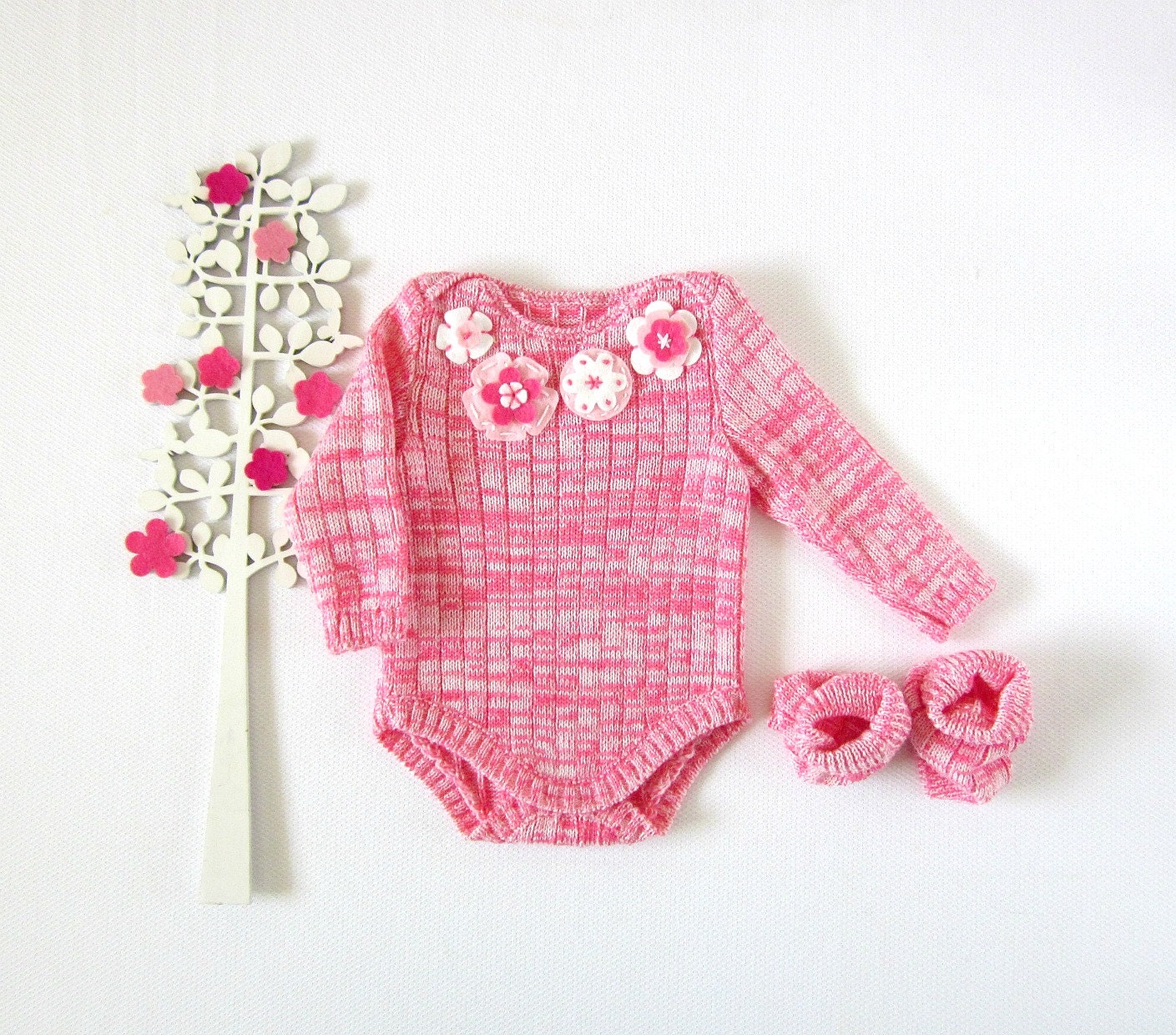 Knitted ribbed onesie in blended pink with felt flowers. Warm legs. 100% wool. READY TO SHIP size newborn. - tenderblue