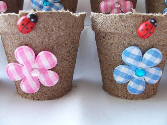 12 Miniature daisy and ladybug favour pots - party favours - garden party peat pots - ladybug favours - flower daisy favours