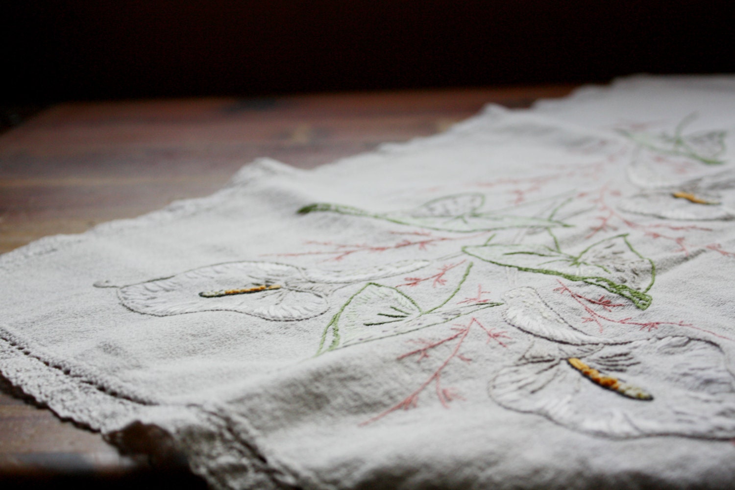 Vintage textile, hand embroidered dresser scarf/table runner. - EclecticBlueVintage