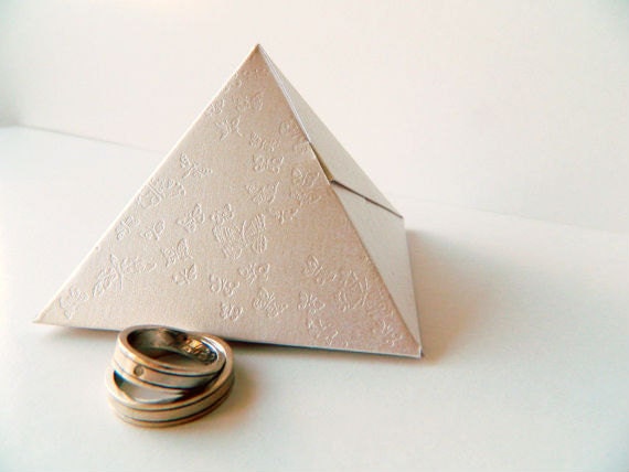 Grosses lesiennes cunnilingus hard Asian pyramid favor boxes
