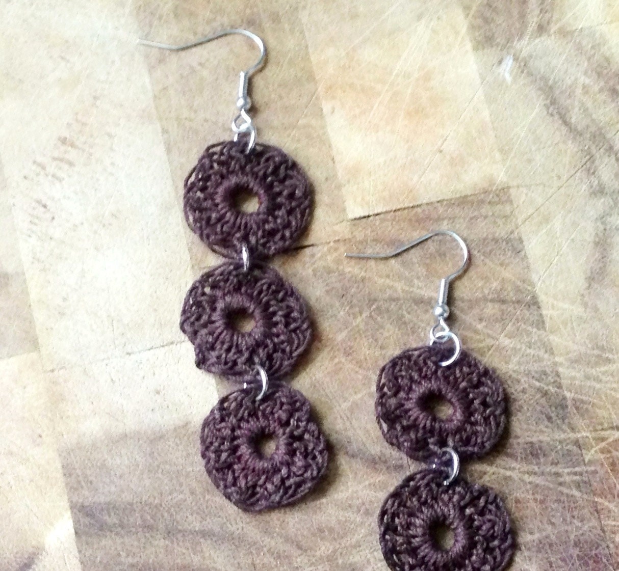 3 circle crochet earrings . chocolate .