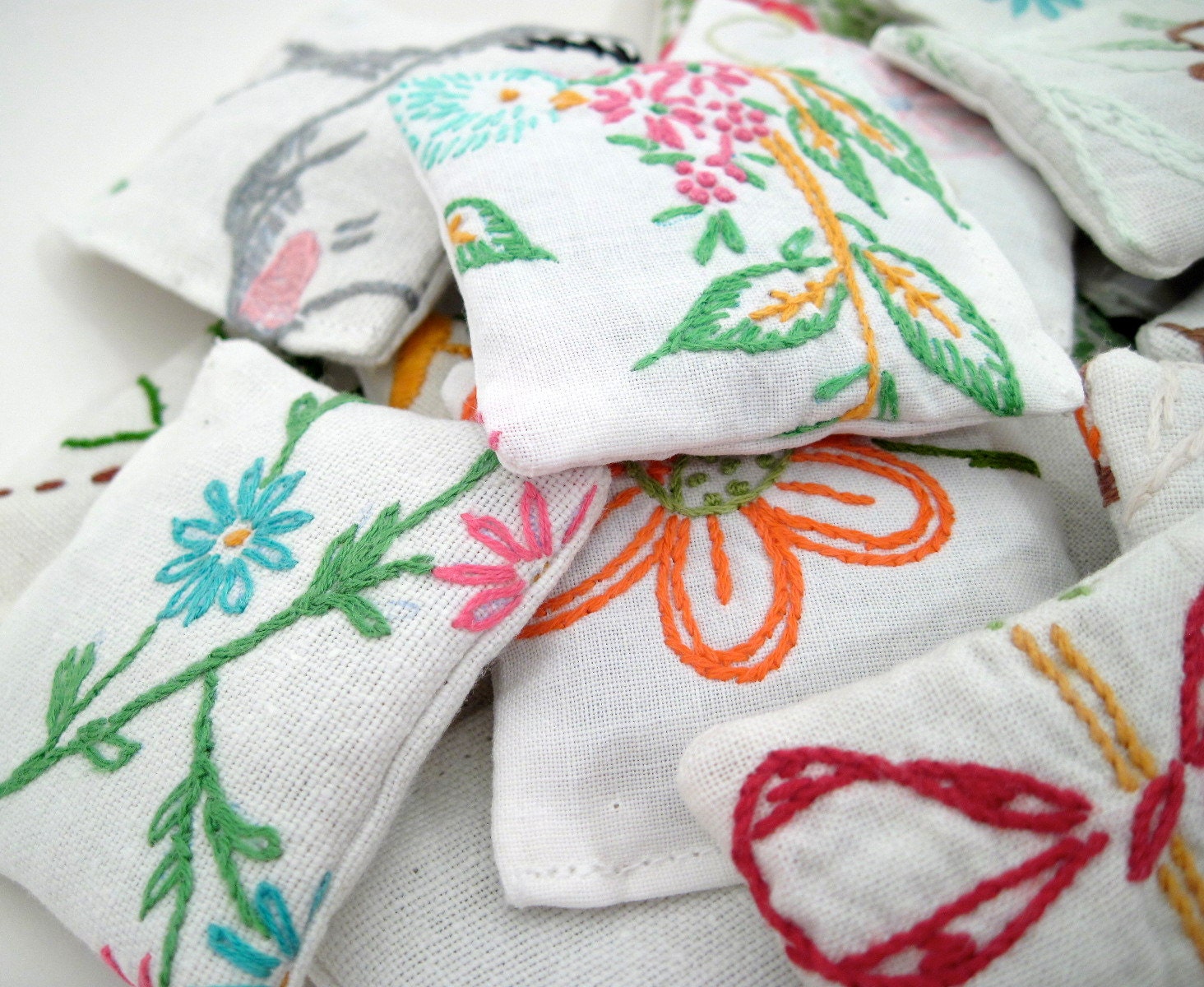 20 Dried Lavender Sachets - Embroidered Sachets - Wedding Favor