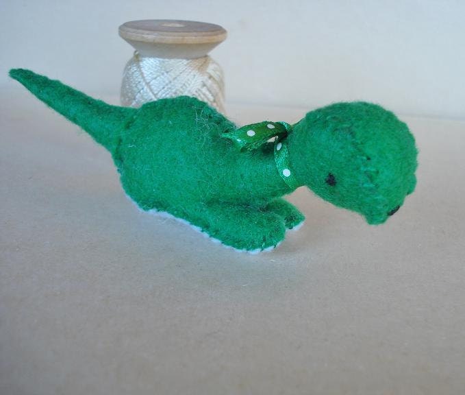 Last one - Little green felt dinosaur - Basil