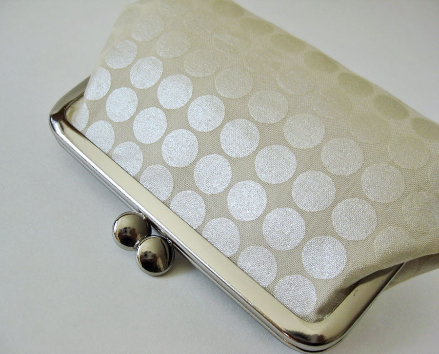 Kiss lock frame purse - pearl dots