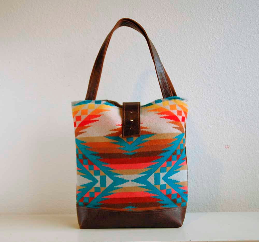 Ann Shoulder Bag in Beautiful Wool and Leather