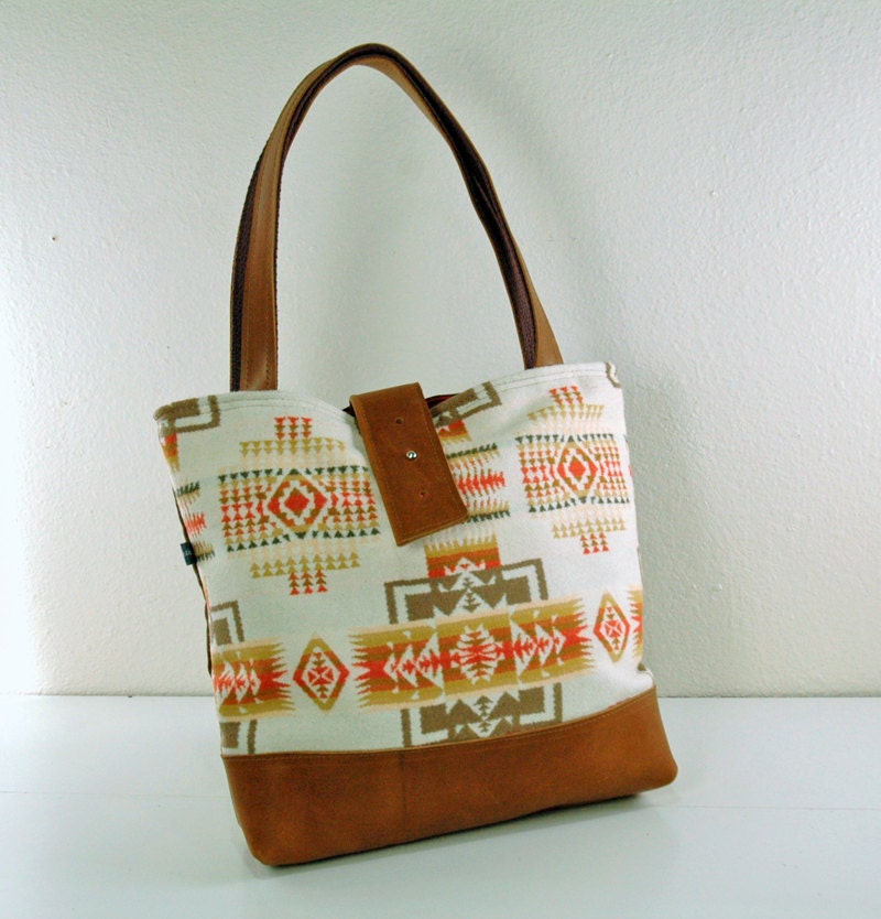 Ann Shoulder Bag in Beautiful Wool and Leather