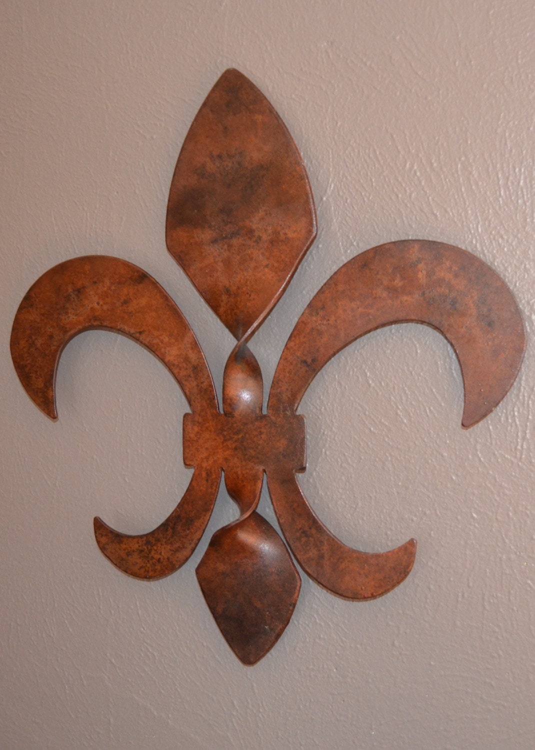 24" Tall Twisted Fleur de Lis wall hanging sculpture