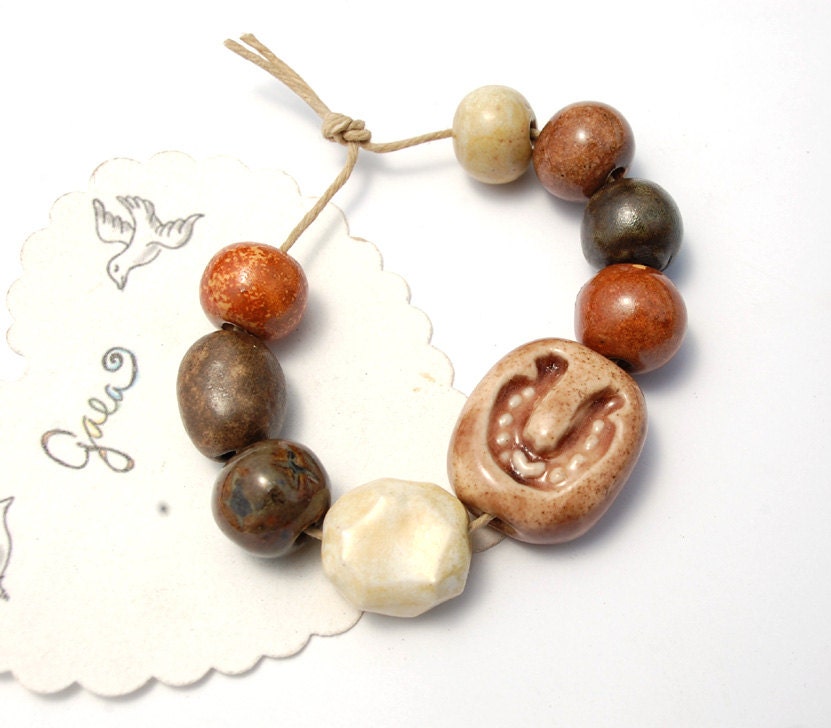 Giddy Up / Ceramic Horse Shoe Bead Set