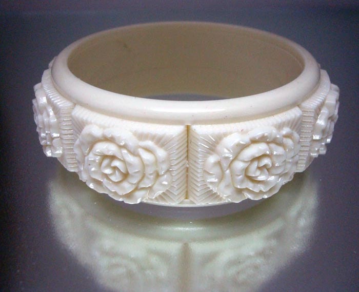 Sarah Coventry Bangle Bracelet Raised Flowers 1970's Vintage