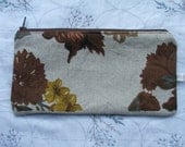 granny's sofa- large vintage linen zip purse