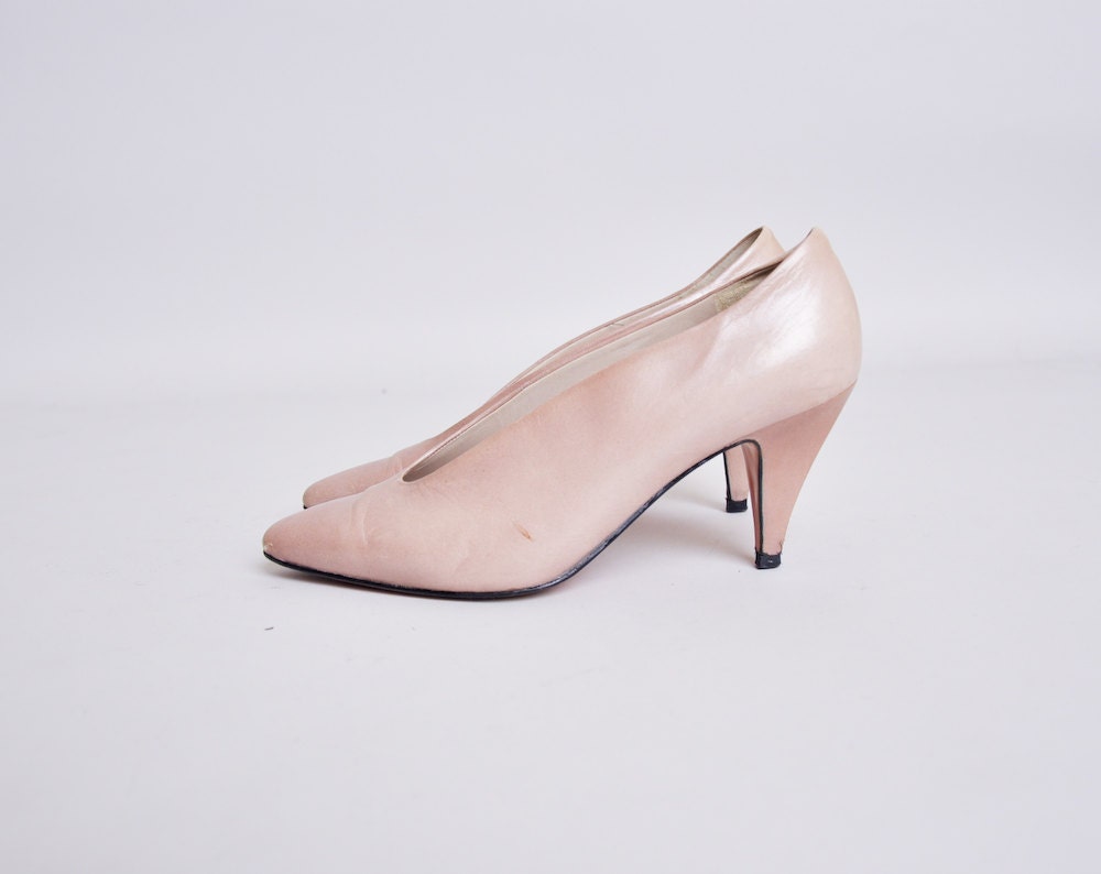 beige leather bootie style pumps / 6 1/2