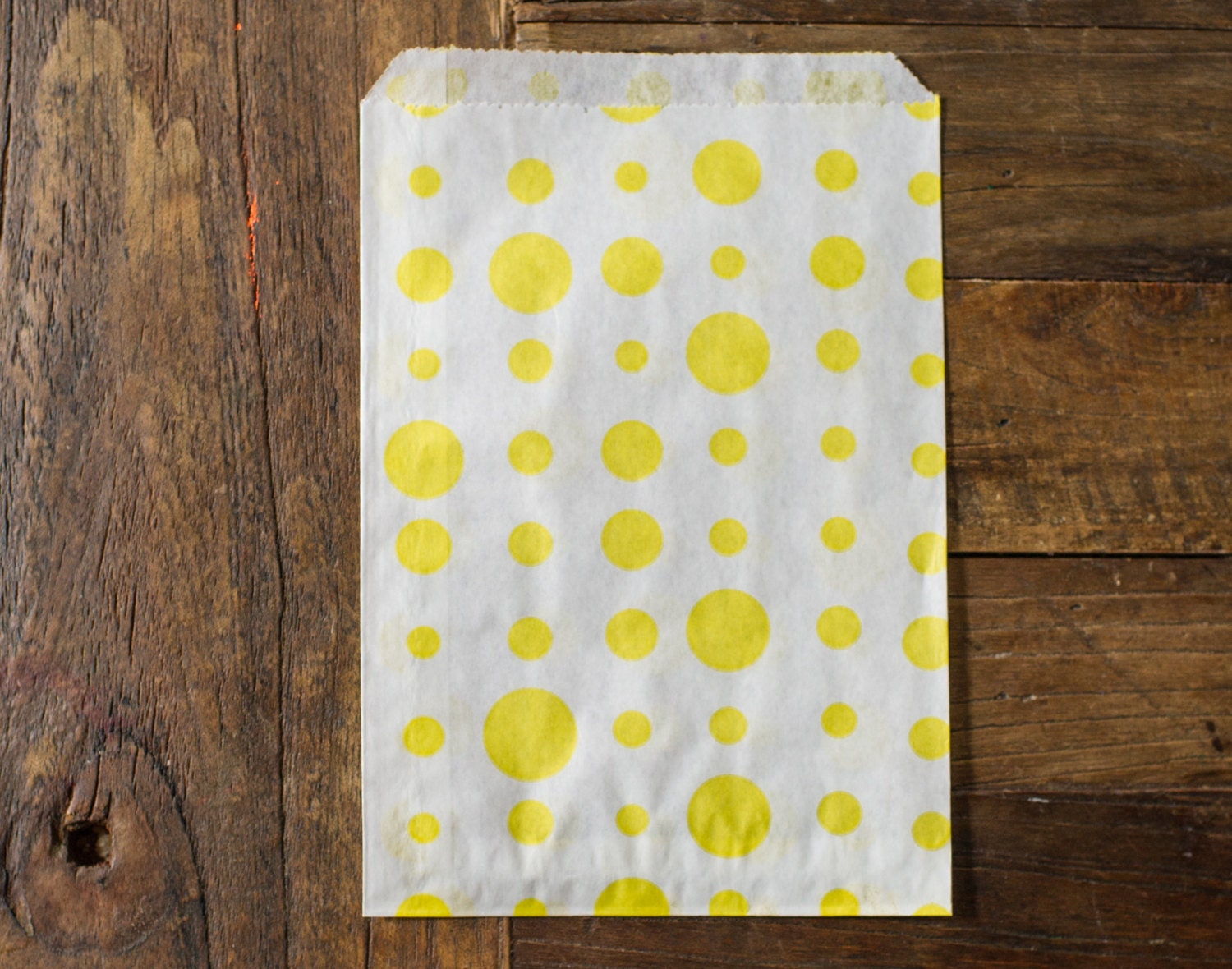 25 polka dot bags - 5 X 7 - candy, treat, or gift - yellow and white