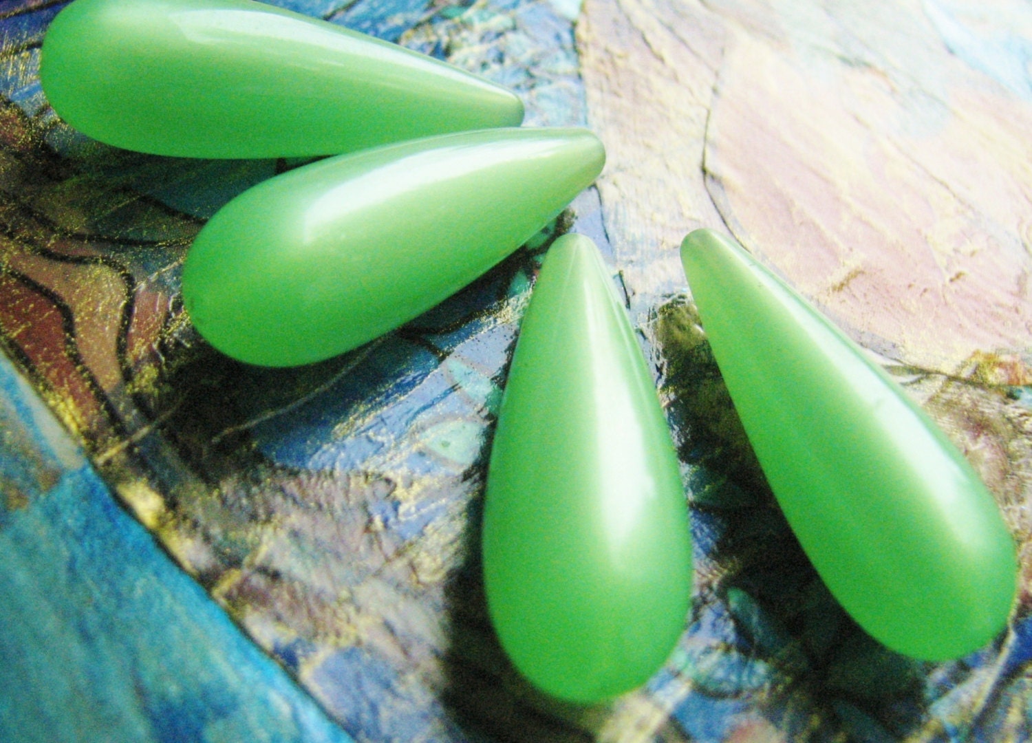 Vintage Spring Green Moonglow Lucite Teardrops(4drops) b2228
