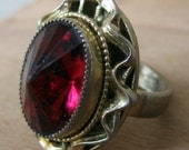 Vintage Gold Ring with Magenta Stone Sz 6 or 7
