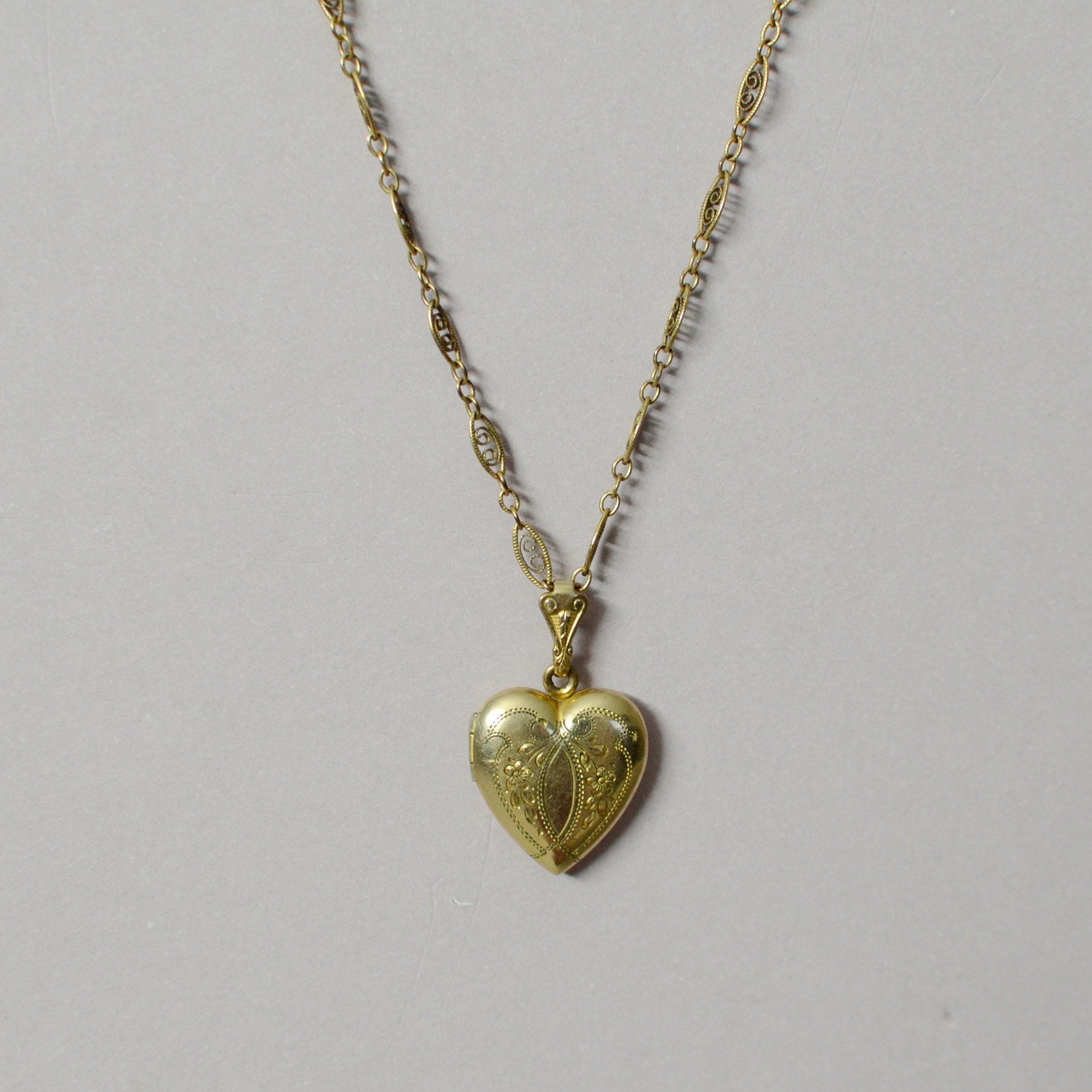 1940s Heart Locket Necklace 12k Gold