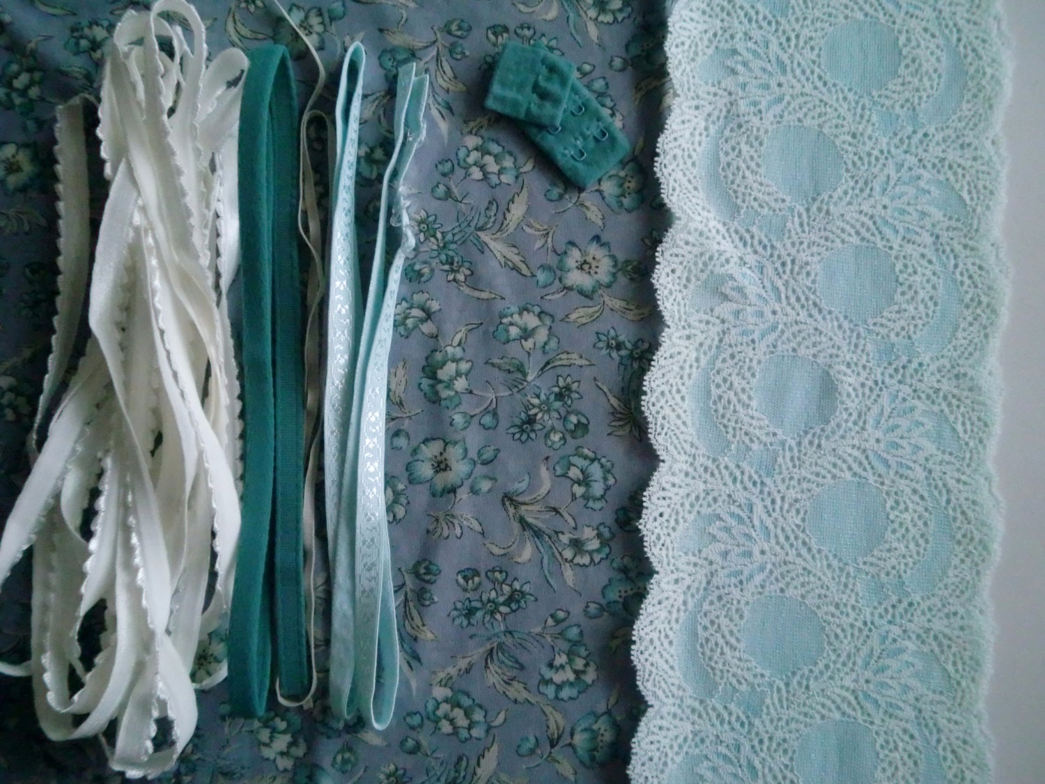 Fabric and notions Teal & Cream Flowers  for 1 BRA and BRIEF by Merckwaerdigh