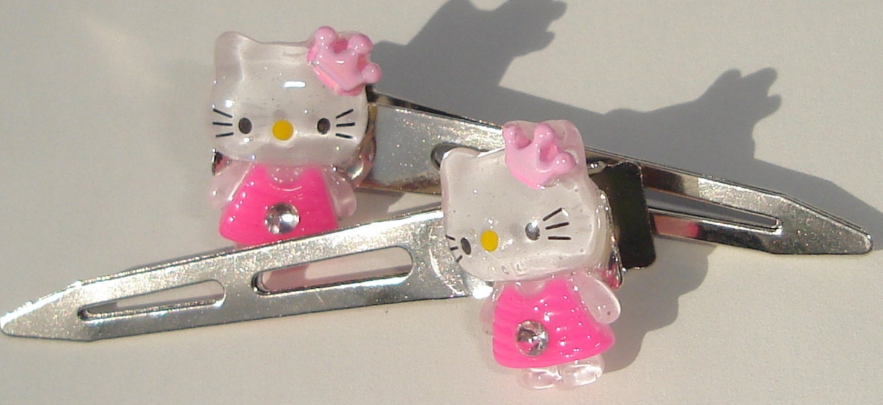 set of 2 hello kitty hair clips in pink