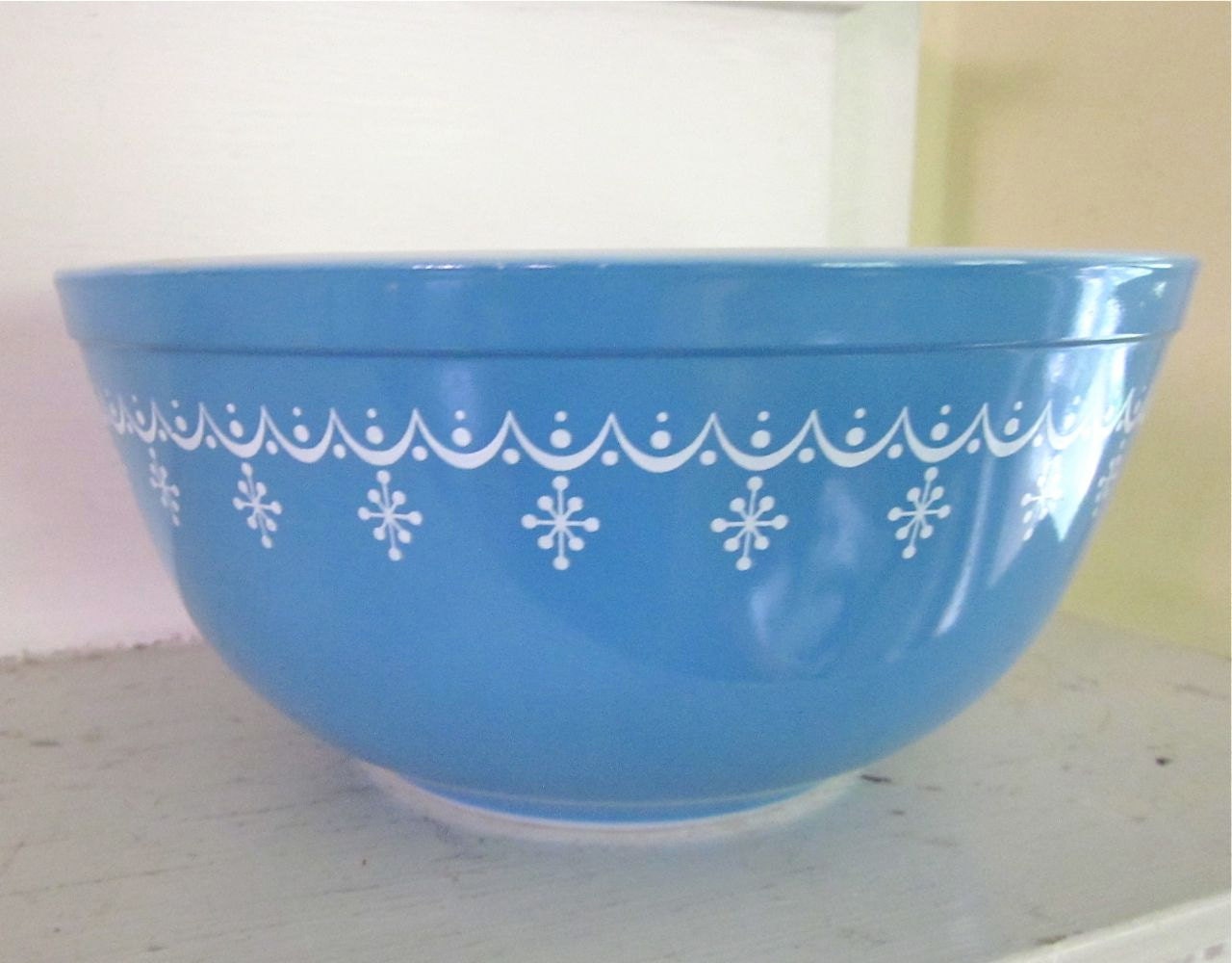 Vintage Pyrex Mixing Bowl -  Blue Bowl