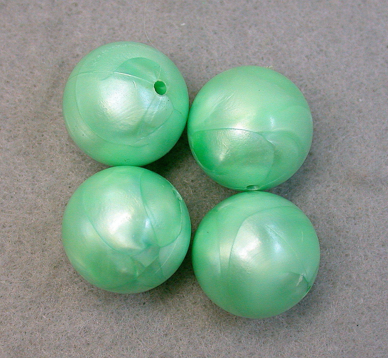 Vintage Mint Green Swirled Lucite Focal Beads 18mm pkg4 res389