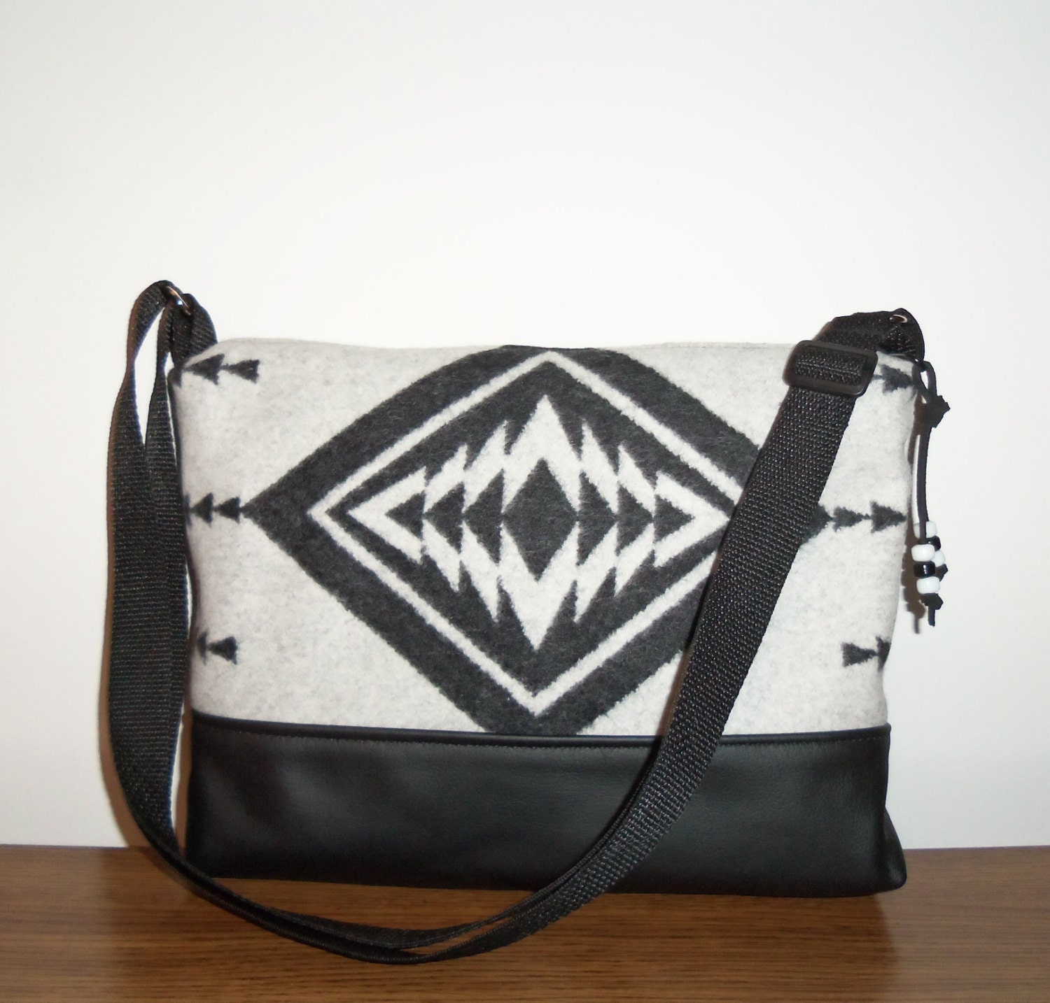 Purse Shoulder Bag Adjustable Strap Wool Black Leather