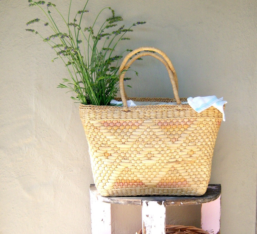 Large vintage straw tote // woven market bag // raffia beach bag // picnic basket