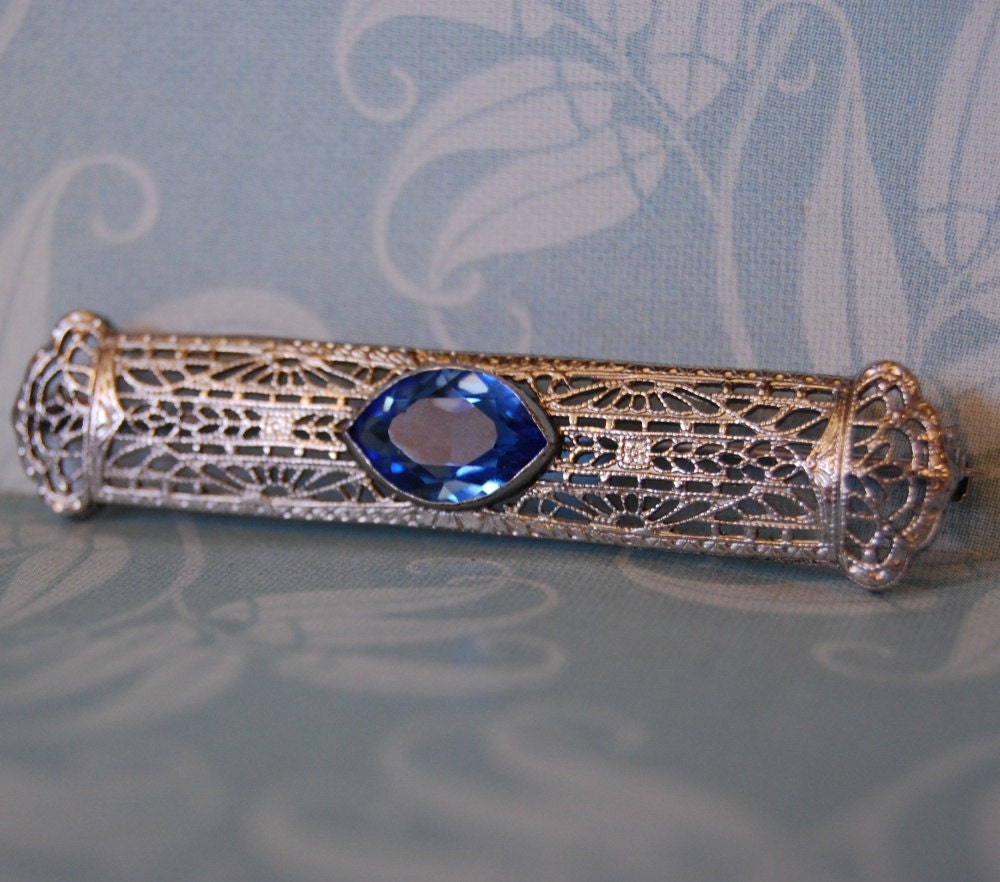 Vintage Rhodium Plated Filigree Deco Brooch Cobalt Blue Stone