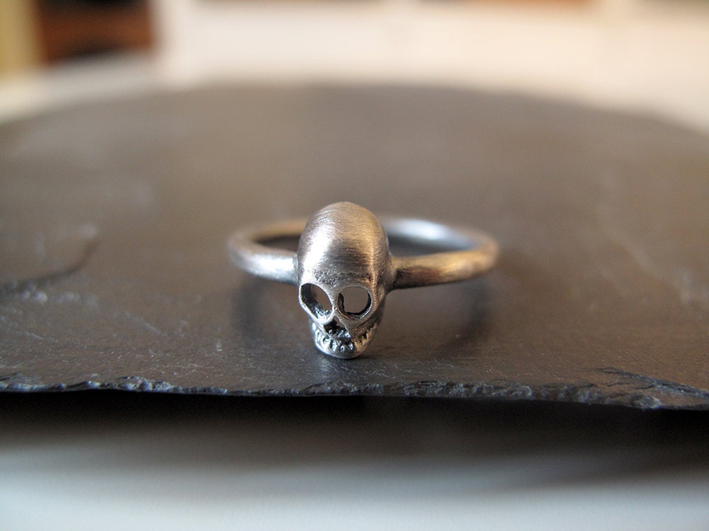 SKULLS // Sterling silver ring with a skull
