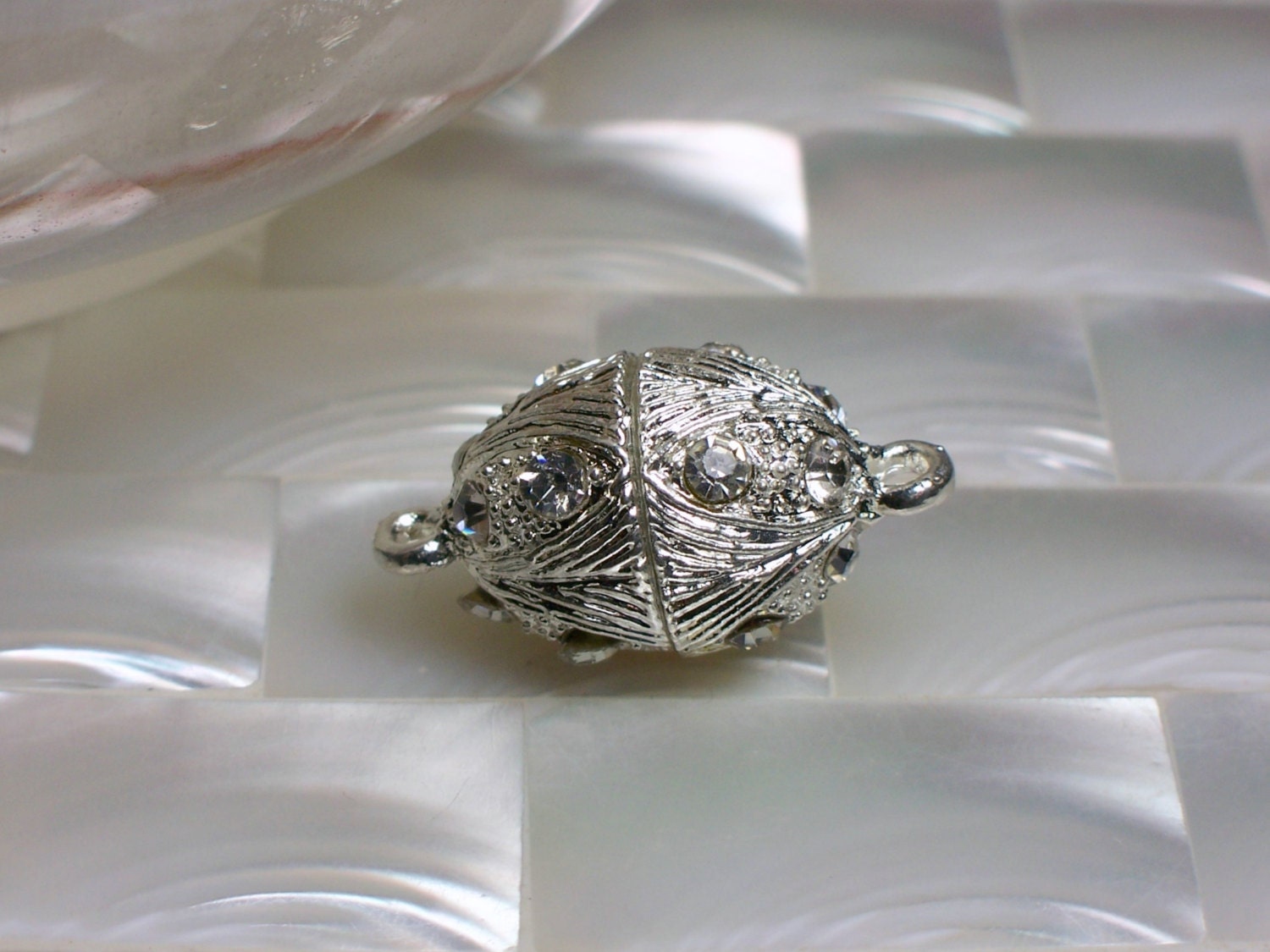 13 by 24mm Magnetic Silver tone Rhinestone Oval Egg shape Clasp with Peacock Imprint 1pc
