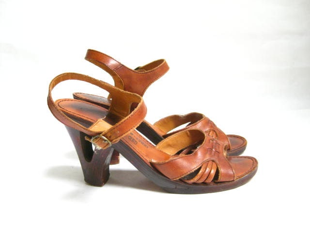 Vintage 70s Woven  Leather Wooden High Heel  Platform Sandals. Size 8