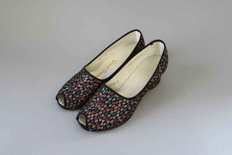 Vintage 50s Shoes / Daniel Green Black Brocade Peeptoes / Vintage Wedges