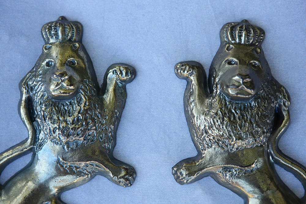 King's Lion Crest Hardware with Mountings