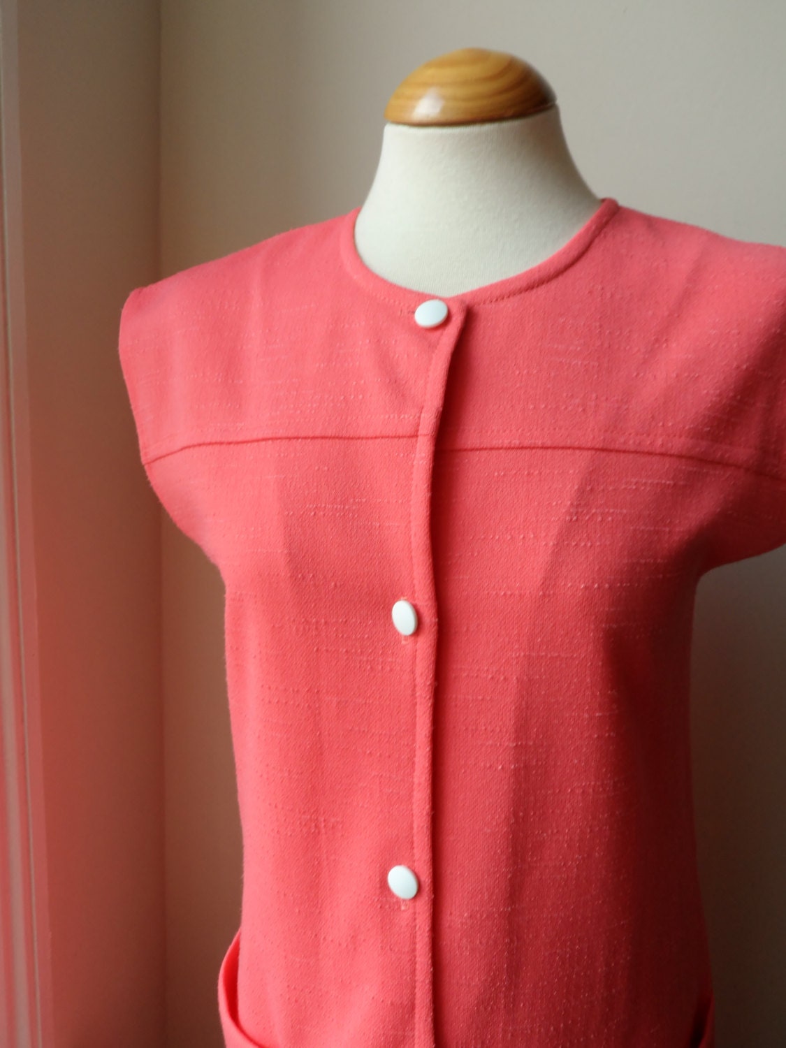 Beautiful Vintage 1960s Coral Scooter Shift MOD Retro Dress / Small to Medium