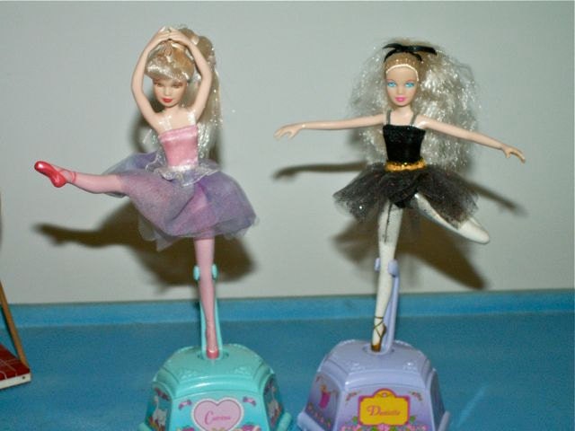 Vintage Galoob Play Ballet Dancing Ballerinas Danielle and Catarina Dolls with Stands