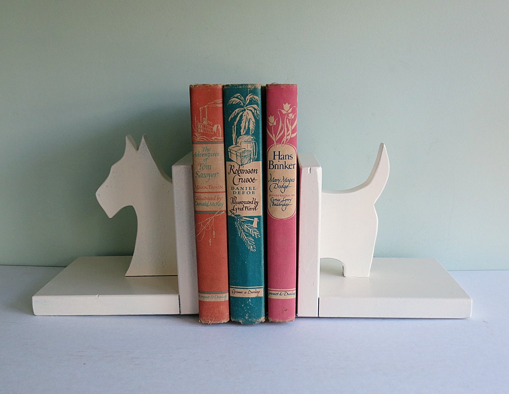 Pair of White Wooden Scottish Terrier Dog Bookends