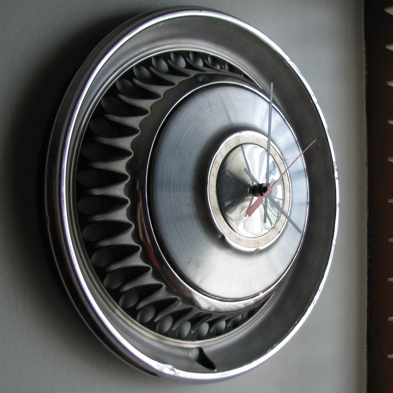 1968 Chevrolet Impala hubcap clock   no.1771