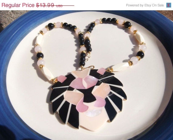 Summer Sale Vintage Lucite Lion 80s Necklace beaded