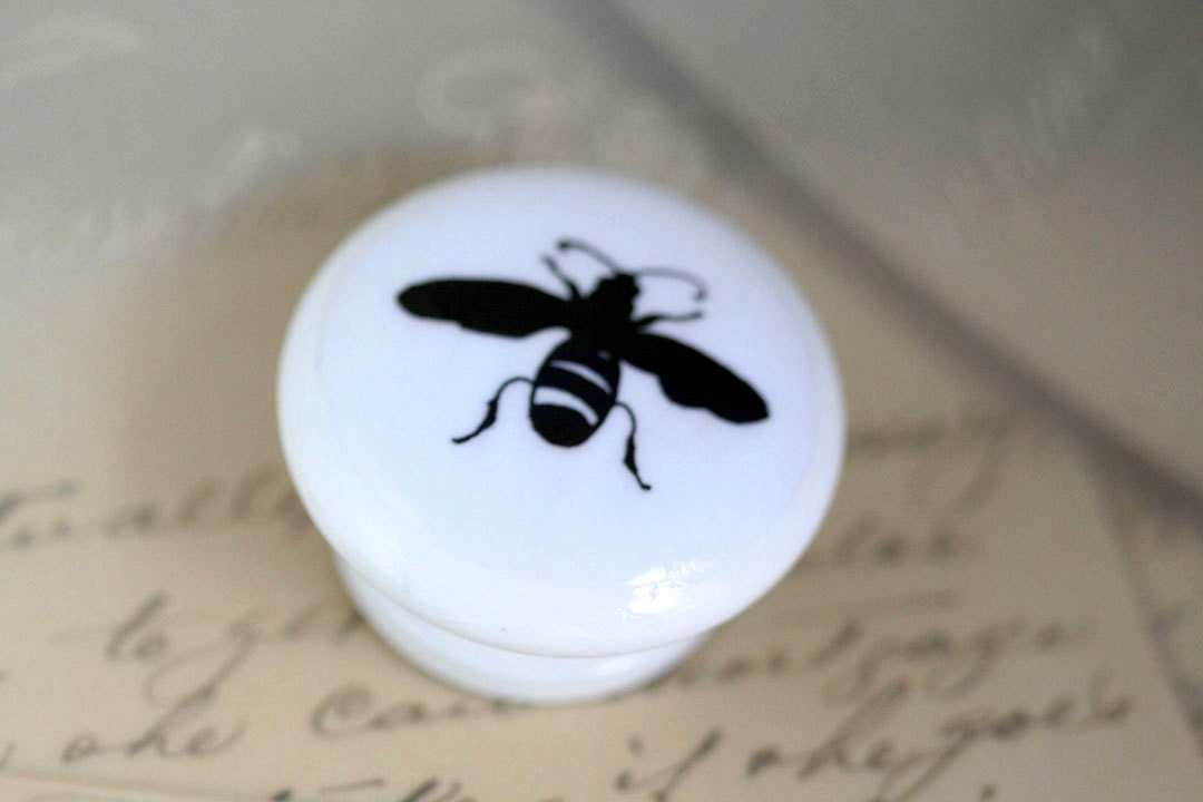 Door Pull Bee Signat