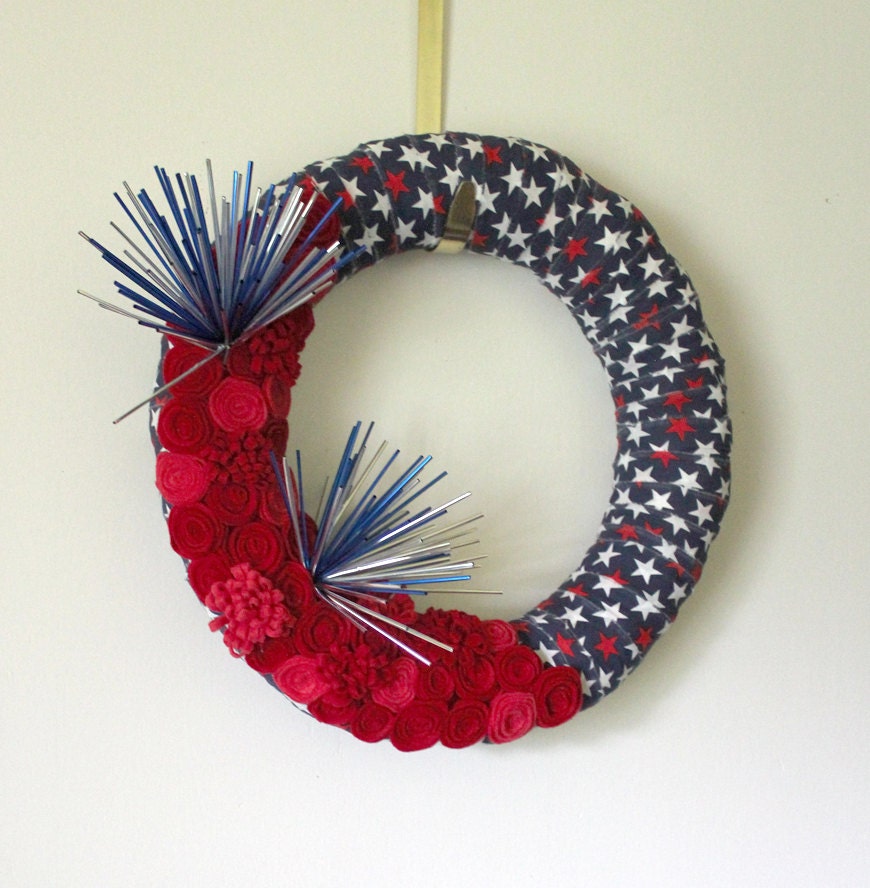 Fireworks Wreath, Patriotic Wreath, 4th of July Wreath, Fabric and Felt Wreath, 14 inch size - READY TO SHIP