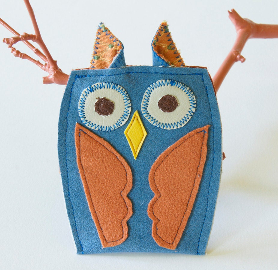 Faux leather owl card holder in blue and white