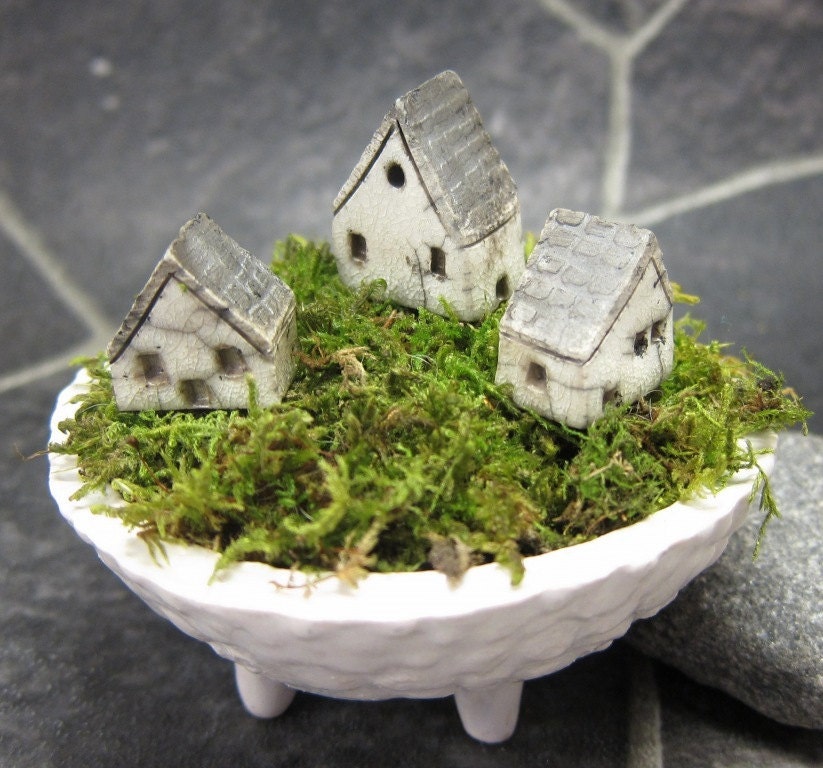 Moss Village Pot...3 Miniature Houses with Stoneware Pot