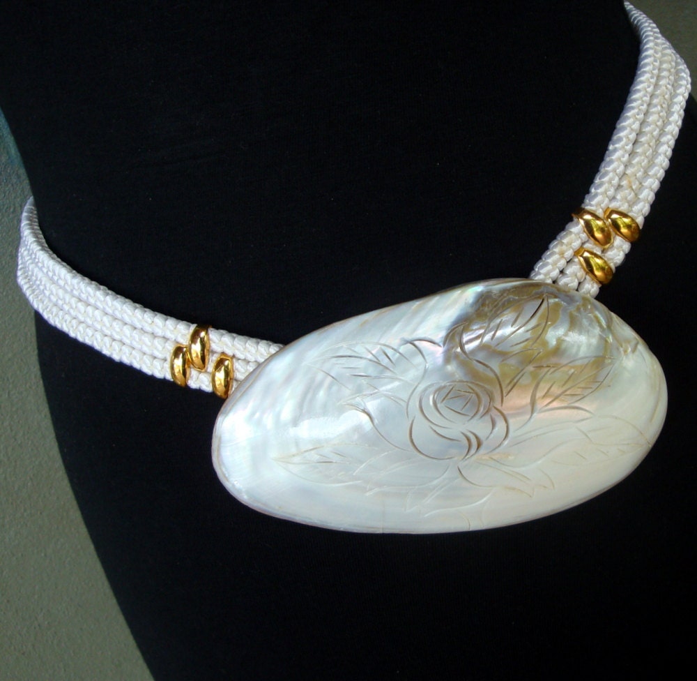 MOP White Shell BELT, Large Mother of  Pearl Engraved Buckle on White Stretch ROPE Belt, 1970s, Mint Unused, Adjustable, Gold Accent