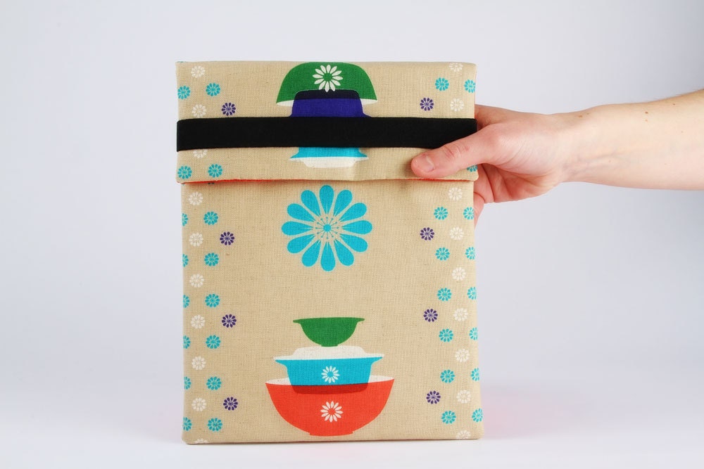 Ipad sleeve - Happy dishes on cream