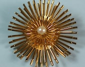 Vintage Retro Sunburst Brooch Glass Pearl